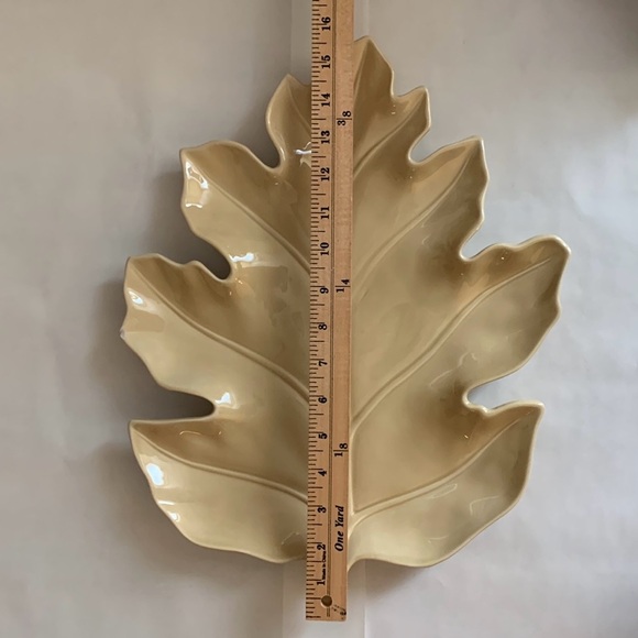 Ceramic Leaf Serving Platter - Picture 5 of 15